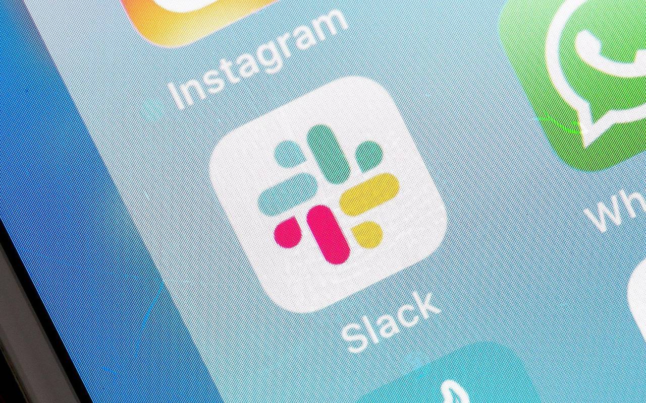 Die Slack-App auf einem Smartphone
