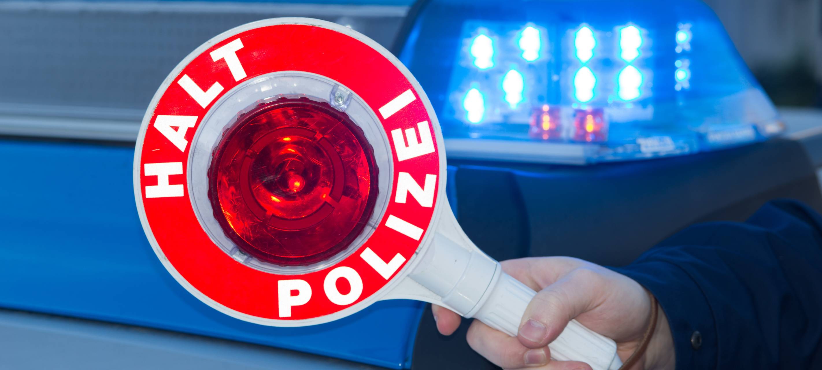 B7-Raser: Polizei behält Führerschein und Auto
