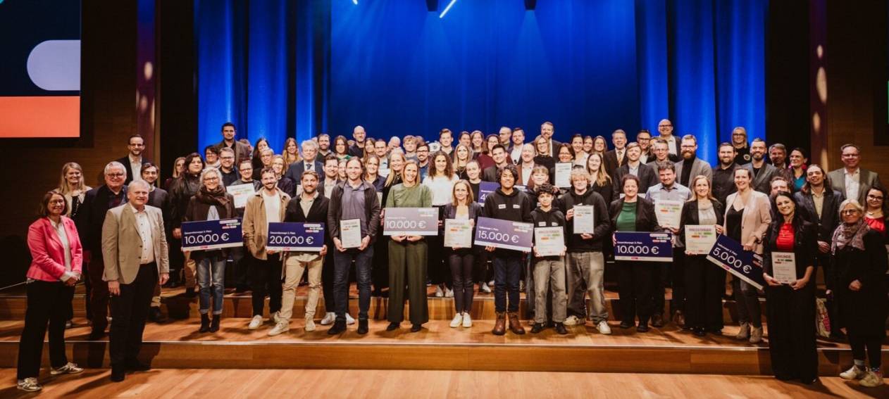Carl-Fuhlrott-Gymnasium ist KI-Vorbild