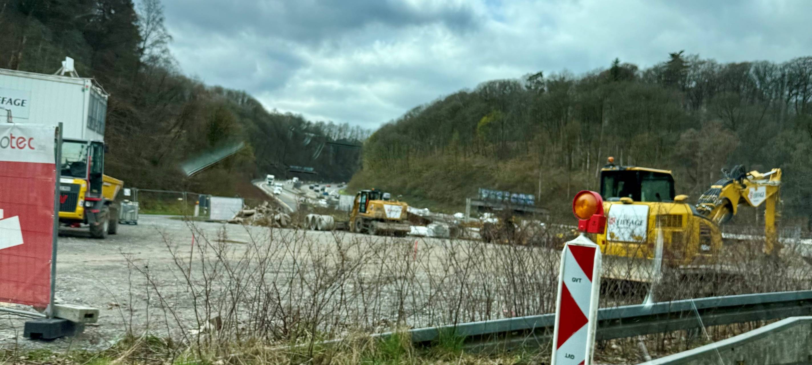 Sperrung: lange Staus Richtung Sonnborner Kreuz