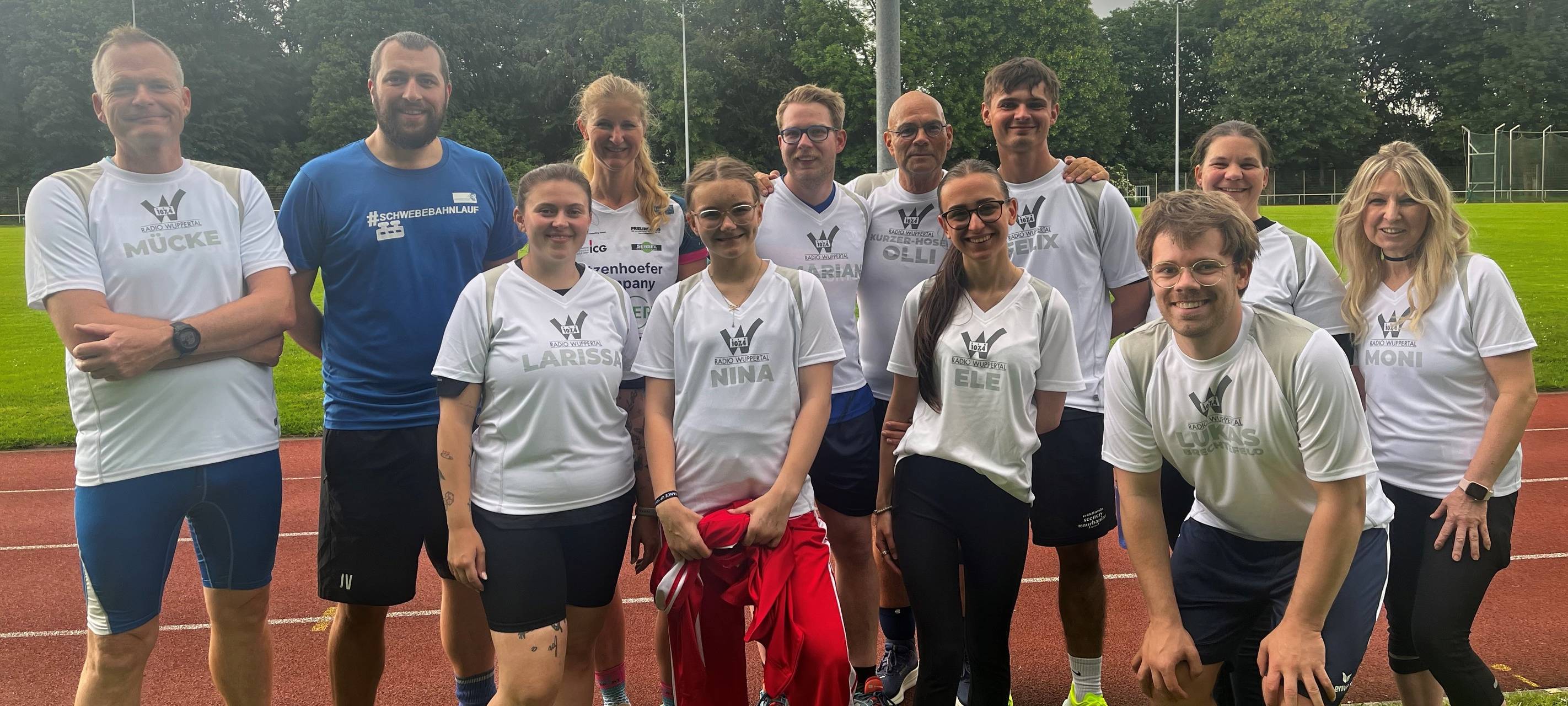 Radio Wuppertal-Team trainiert für den Schwebebahnlauf 2026