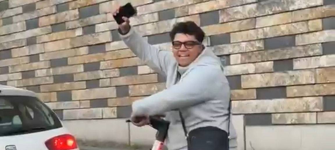 WM-Jubel auf dem E-Scooter: Wuppertaler geht viral