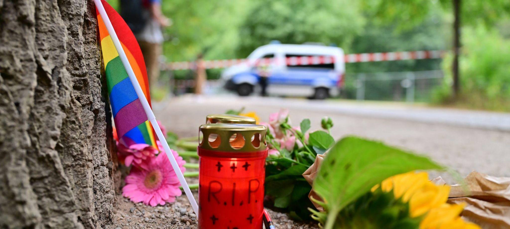 Auto rast in Menschenmenge - CSD abgebrochen